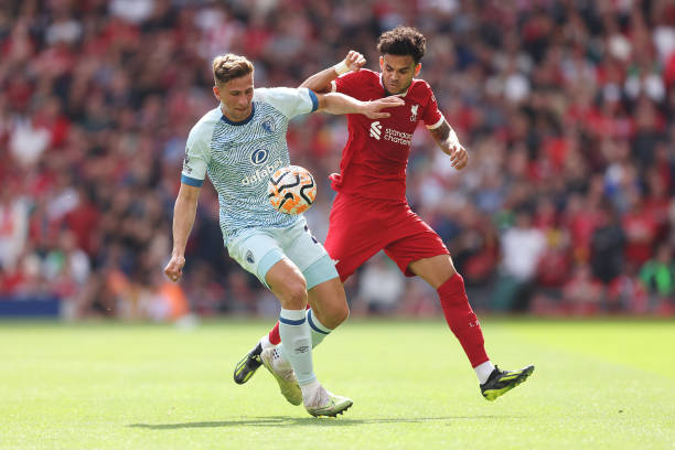 赛中所向披 赛中所向披